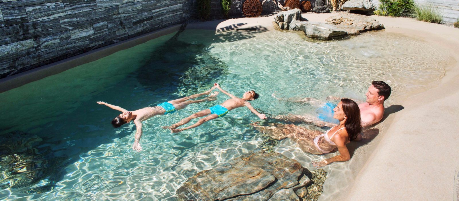 Relaxation for the whole family in the Swiss SPA-Pool