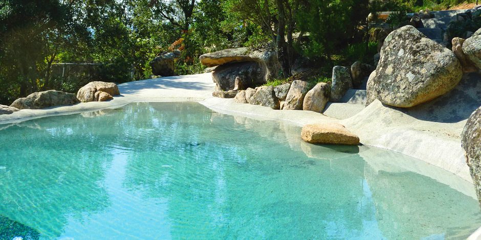Schwimmbad mit Strand