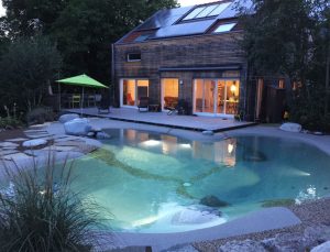 Unterwasser Leuchten im organisch geformten Swiss SPA-Pool