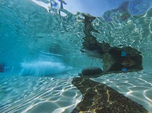 Unterwasserlandschaft mit Luftblasen im Swiss SPA-Pool