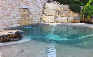 Bio Design Swiss SPA-Pool mit Naturstein und Wasserfall